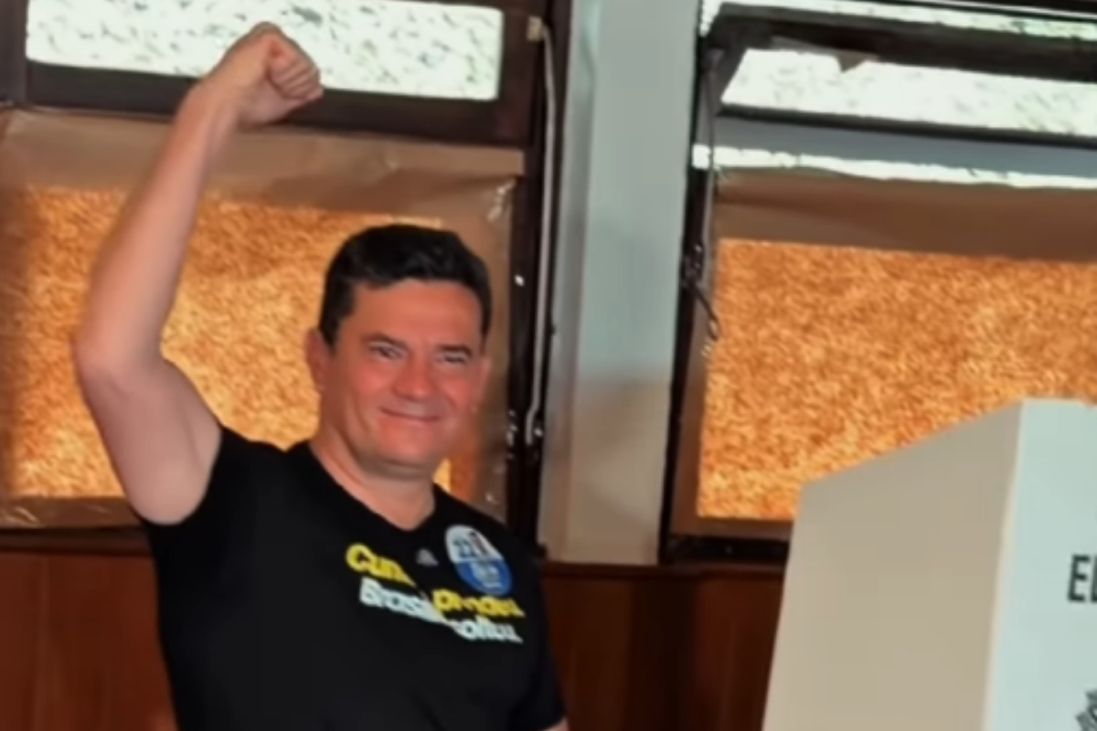 Moro vota no 2º turno e reforça apoio a Flávio: "Um aliado no Planalto"