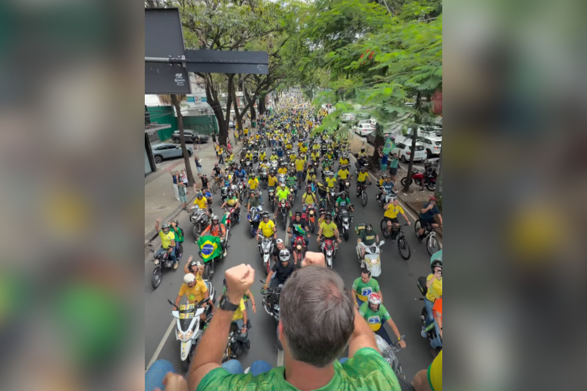 Veja imagens da motociata de Flávio Bolsonaro em BH neste sábado (24/10)
