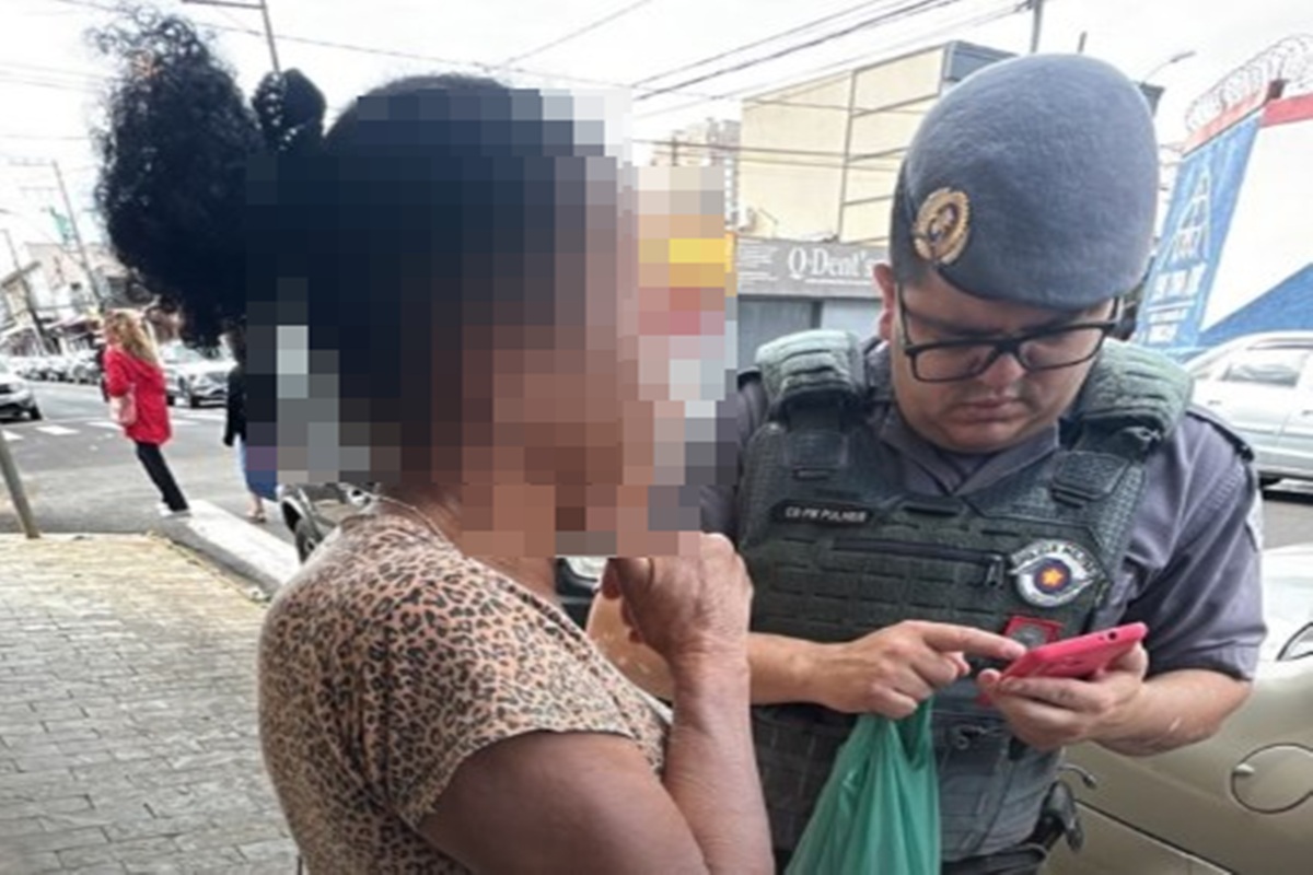 Mulher é detida em São Paulo com mais de 100 santinhos de candidata