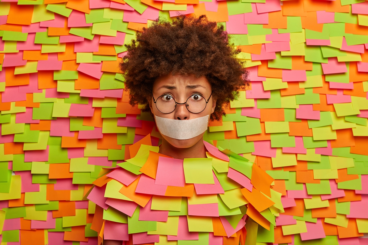 mulher post its
