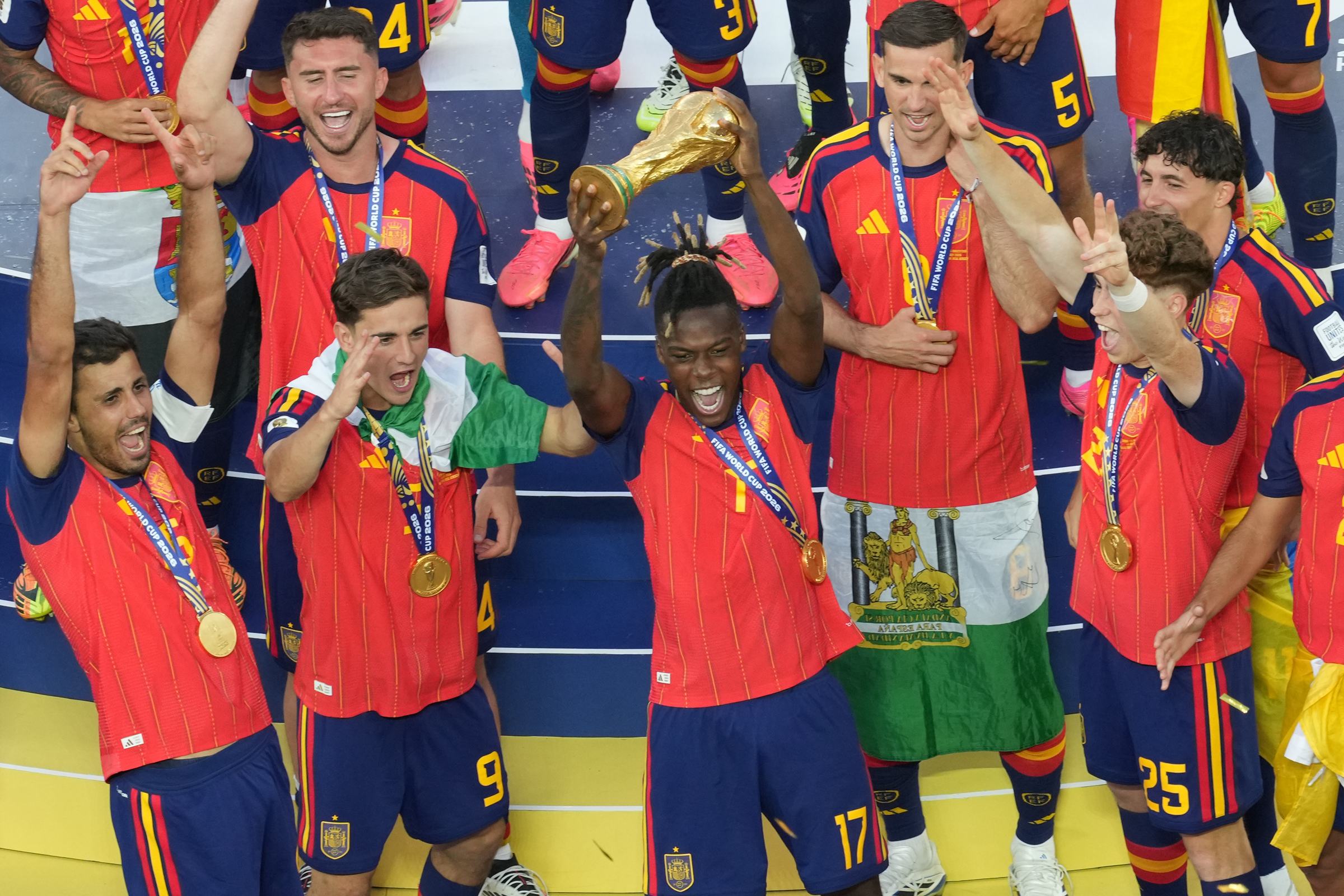 Copa do Mundo: empurrão ajudou Nico Williams em passe para gol do título