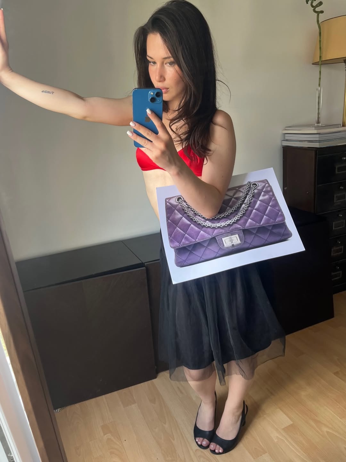 Assia Rojas bolsas impressas - Metrópoles 