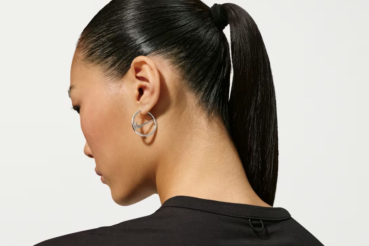 Nike lança primeira coleção própria de joias inspirada no logo Swoosh