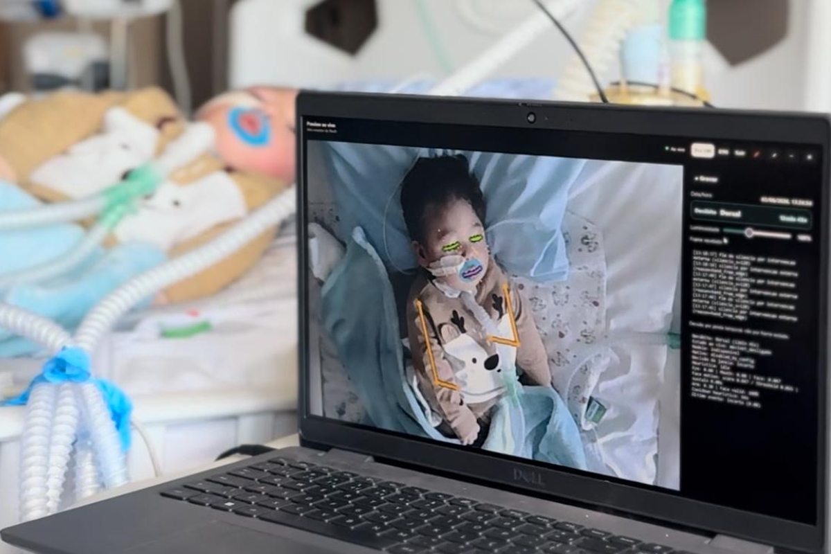 Foto colorida com foco em um computador que mostra um sisteta de IA feito para uma criança com síndrome de west - Metrópoles.