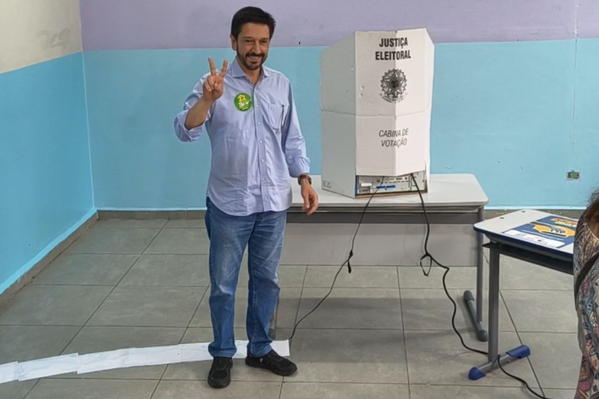 Nunes vota em SP antes de ir a Brasília para acompanhar apuração com Flávio