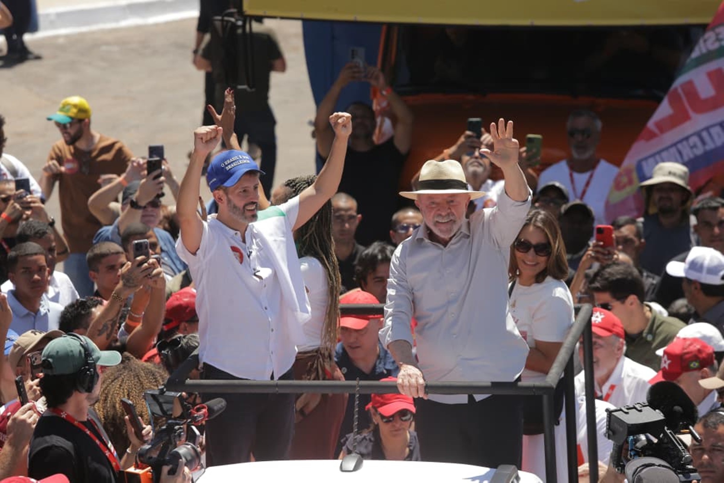 Lula abre campanha de rua do 2º turno em Ceilândia, no DF