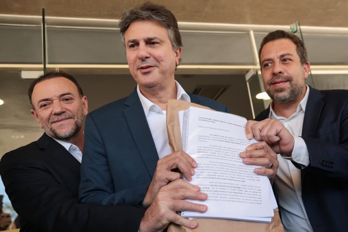 Campanha de Lula entrega documentos e pede TSE como "árbitro" de sigilos