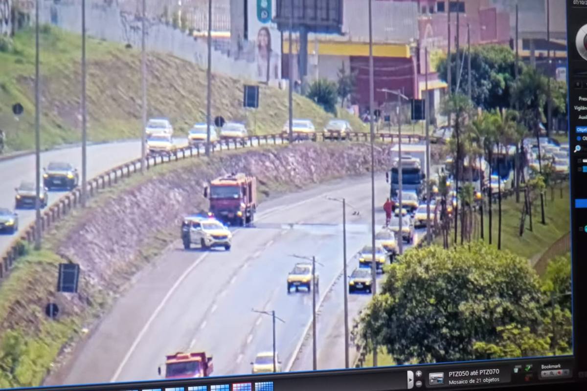 EPTG é interditada após derramamento de óleo na pista