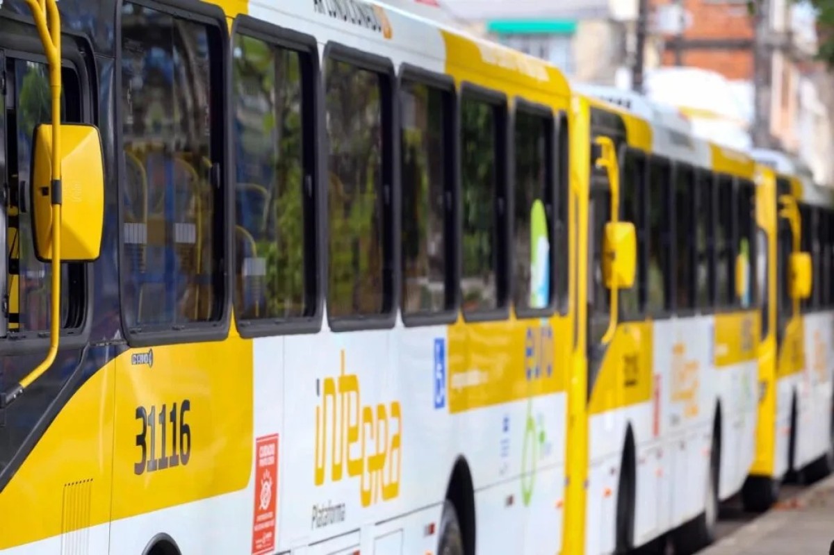 Eleitores relatam falta de ônibus para votar em SP, Salvador e Petrópolis