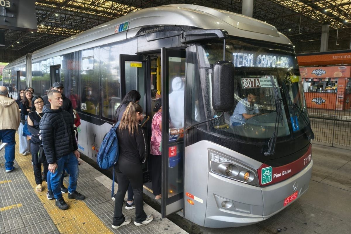 PT pede ampliação de horário de votação em SP após problemas com ônibus