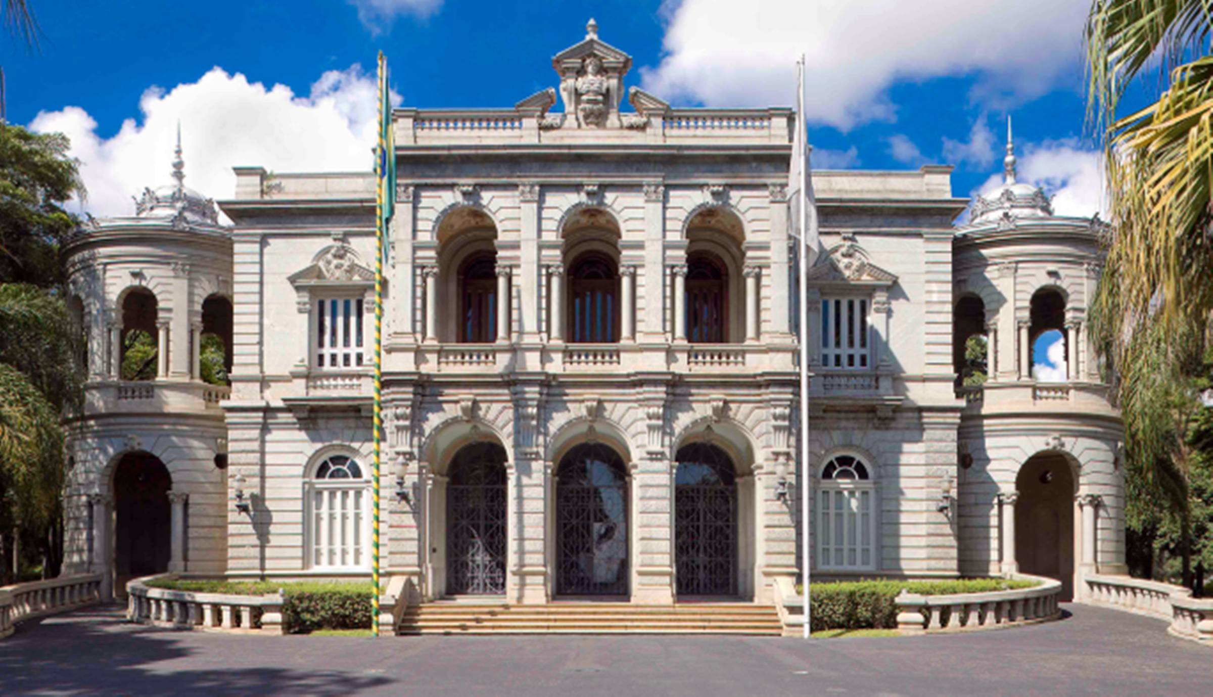 Candidatos ao governo de Minas "elegem" o melhor que ocupou o cargo