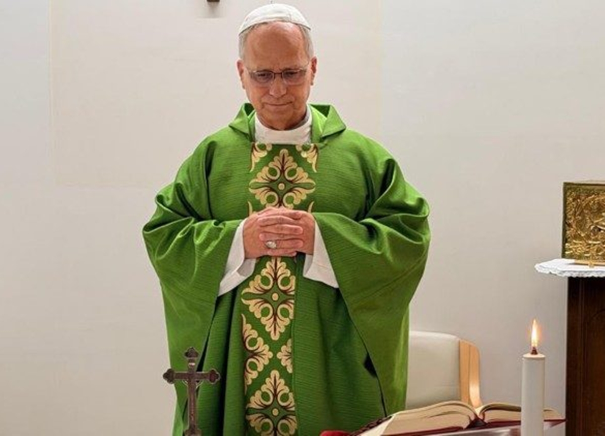 Papa Leão celebra missa no hospital