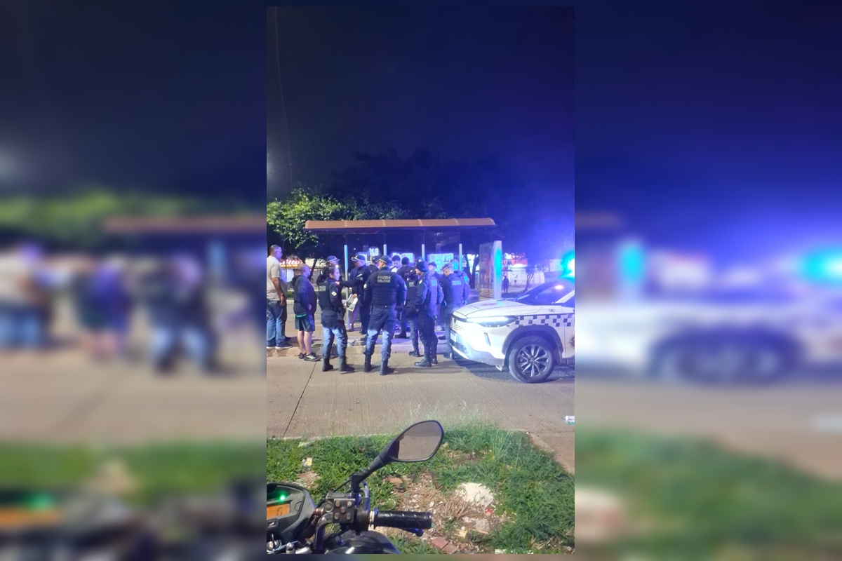 Polícia detém quatro pessoas por colar cartazes contra Celina Leão no DF