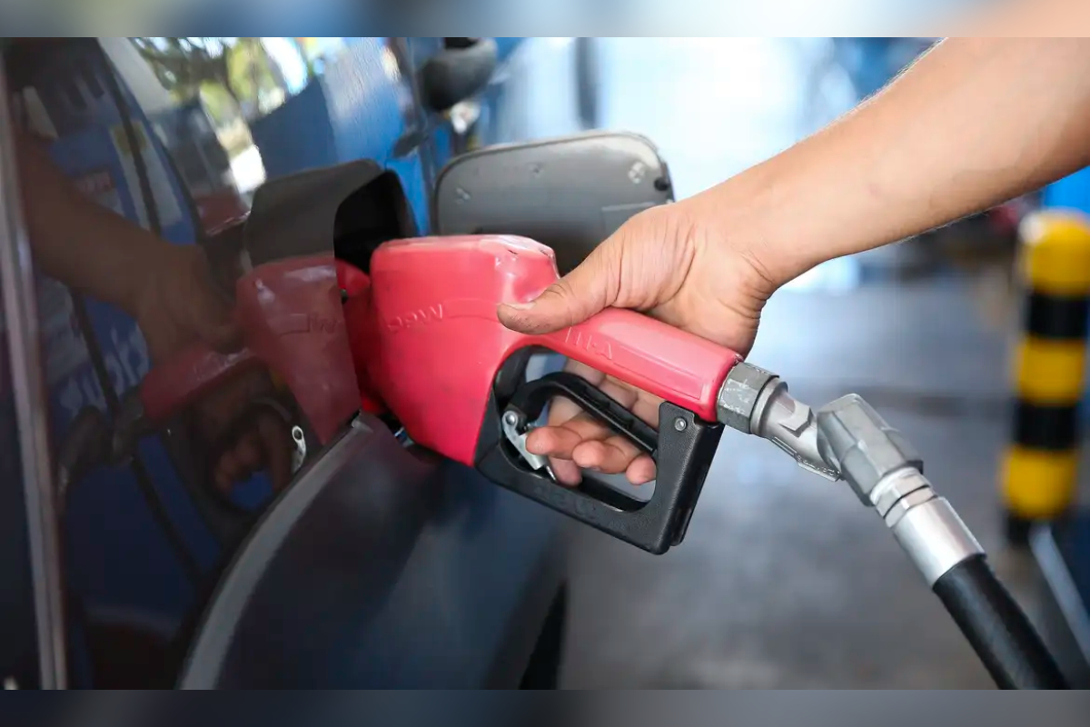 Gasolina varia até R$ 0,80 por litro em postos de BH; veja onde economizar