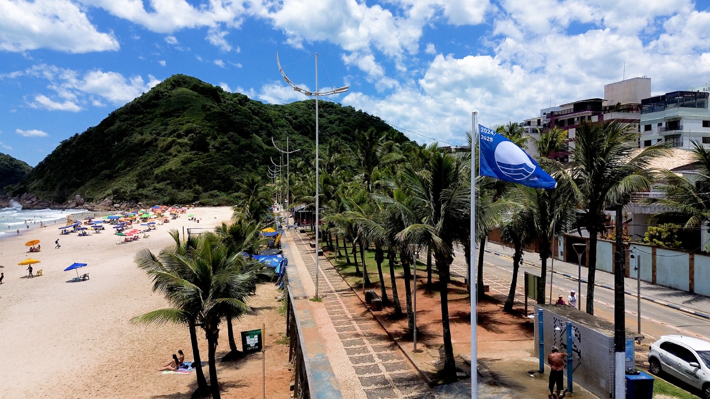 Foto colorida da Praia do Tombo - Metrópoles 