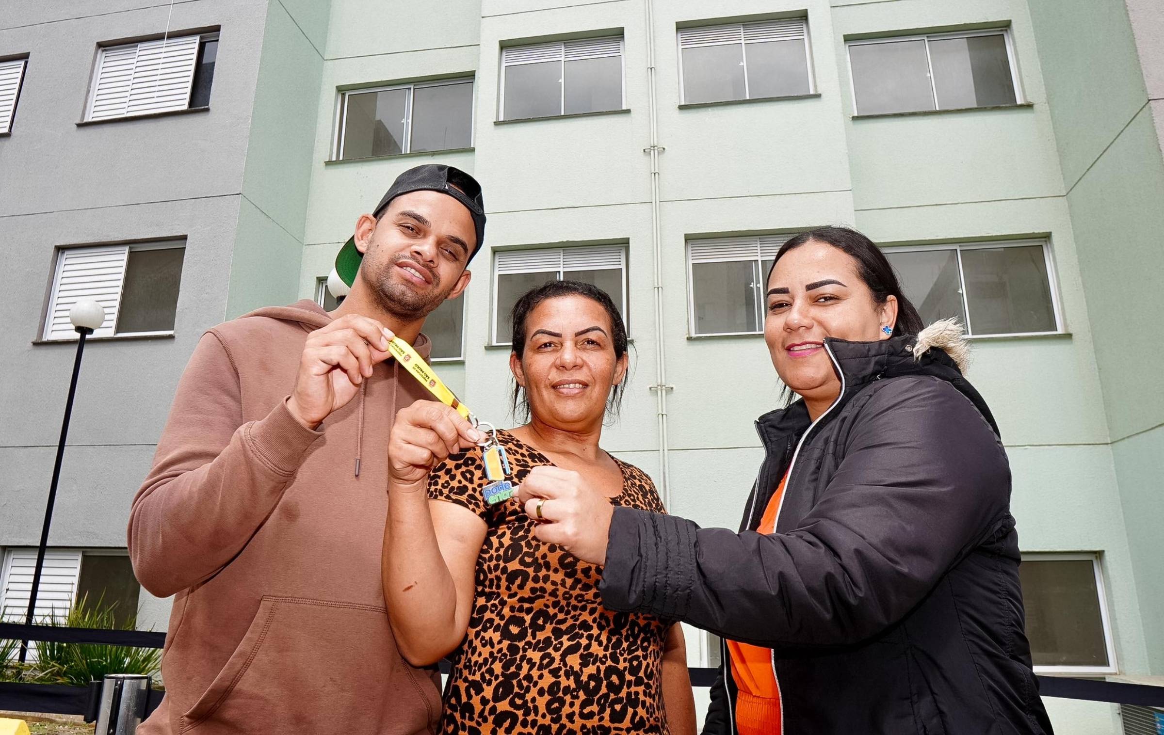 Prefeitura de SP entrega 298 apartamentos e 204 escrituras na Zona Leste