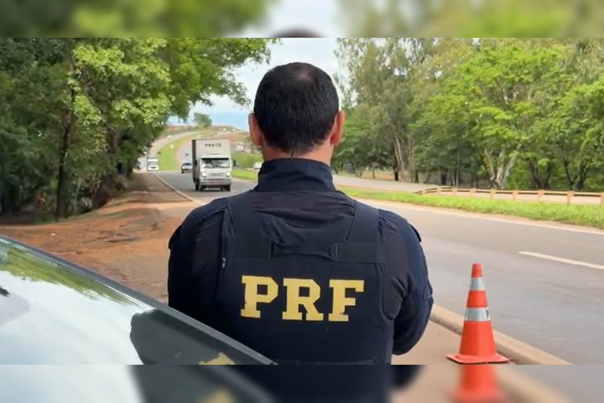 PRF aborda veículo e encontra carga de celulares avaliada em R$ 10 milhões