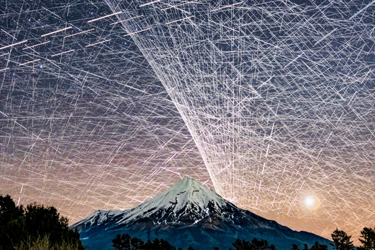 Fotógrafo registra 14 mil rastros de satélites no céu da Nova Zelândia