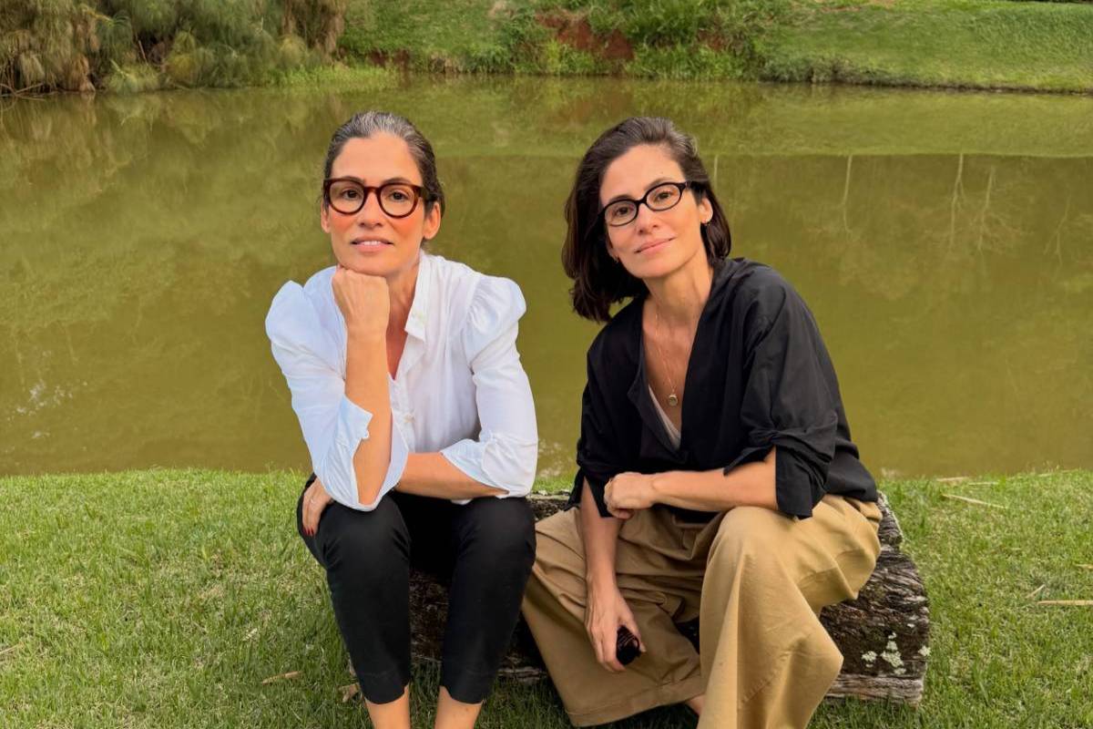 Renata Vasconcellos posa com irmã gêmea e confunde internautas; veja fotos