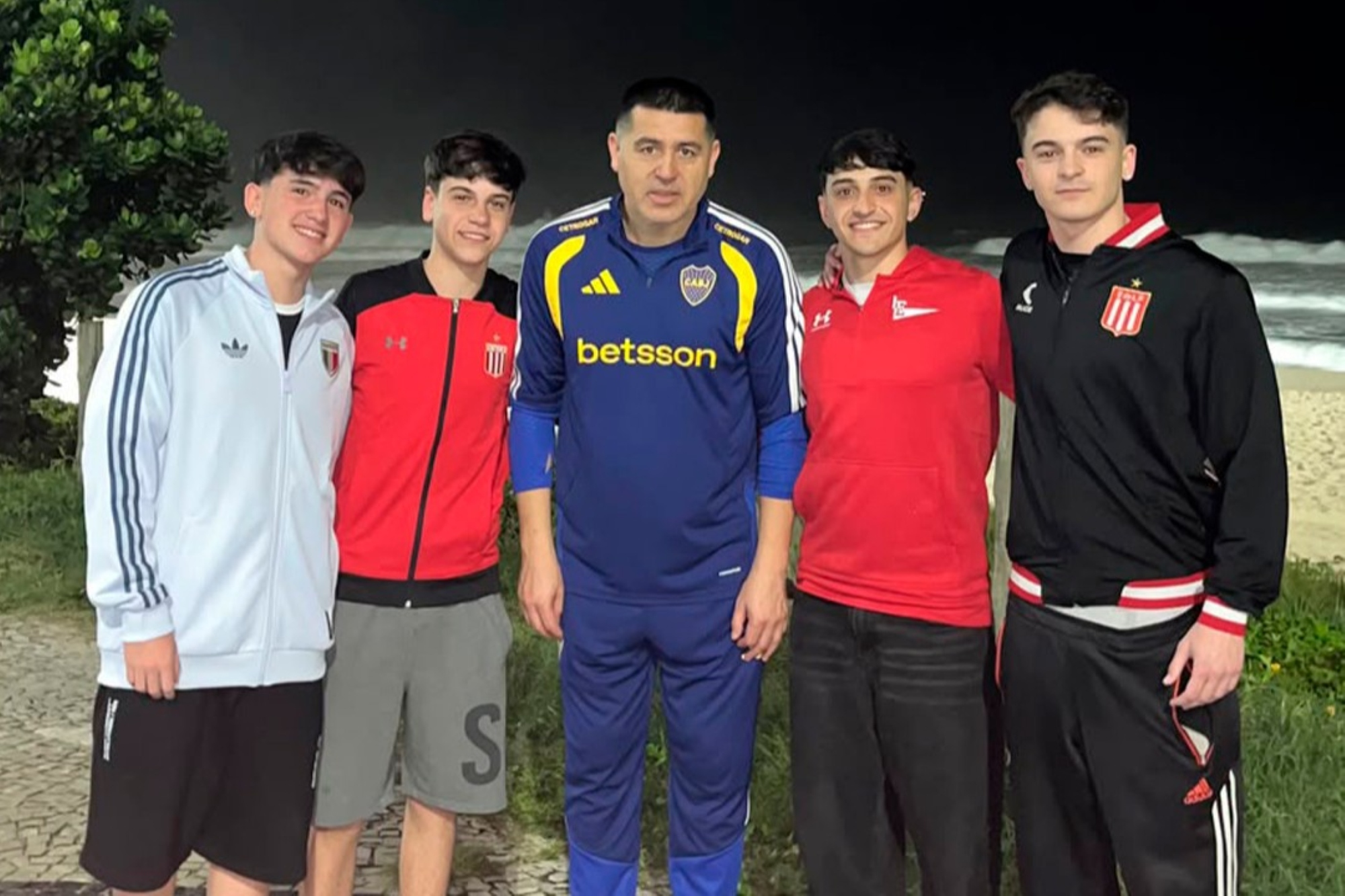 Presidente do Boca, Riquelme encontra torcedores do Estudiantes no Rio