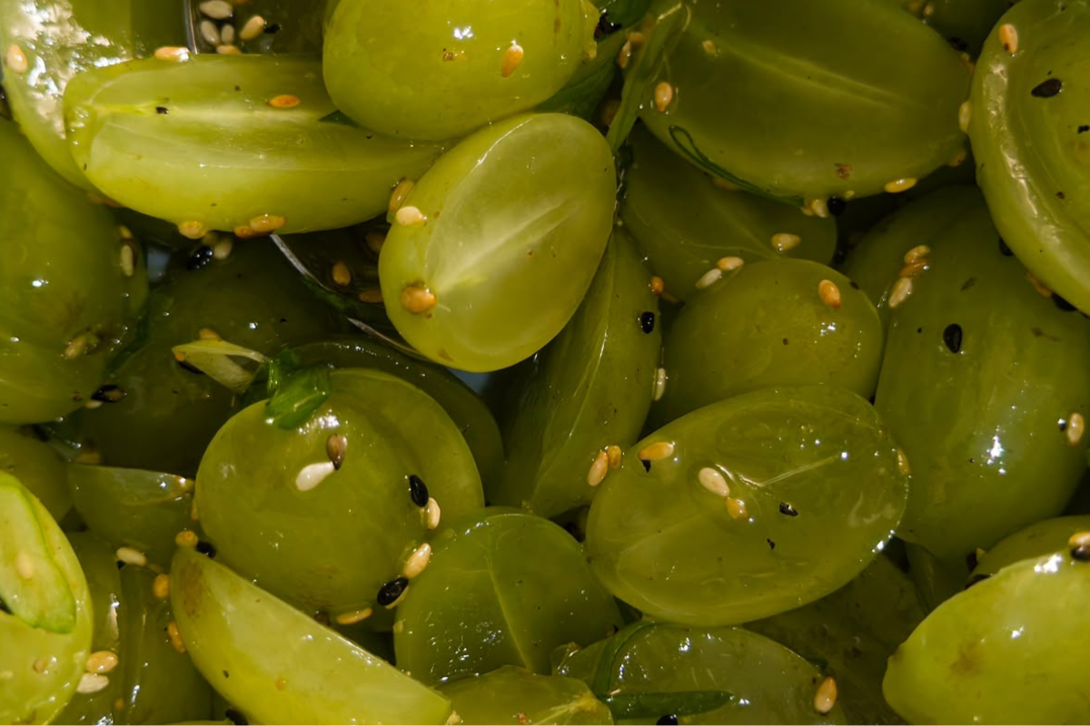 Salada de uva verde faz sucesso nas redes; aprenda a receita viral