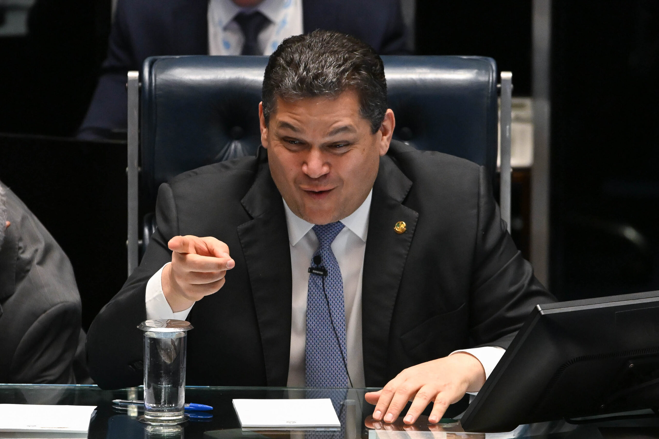 Direção do Senado diz a eleitos que Alcolumbre definirá gabinetes e imóveis