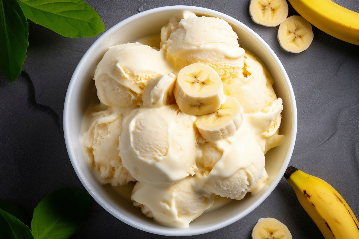 Saiba como fazer um sorvete de banana delicioso e rico em proteína