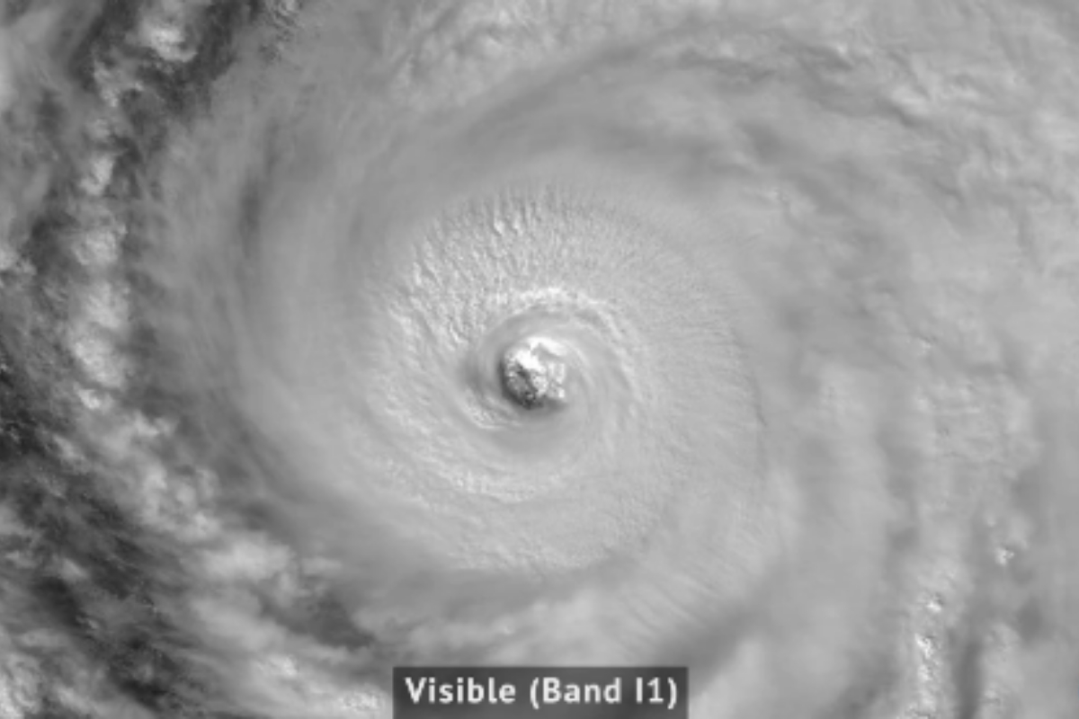 Tempestade mais forte do mundo, supertufão Champi atinge ventos de 296 km/h