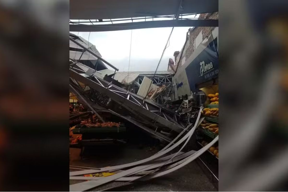 Temporal em SP: homem morre após teto de supermercado desabar no interior