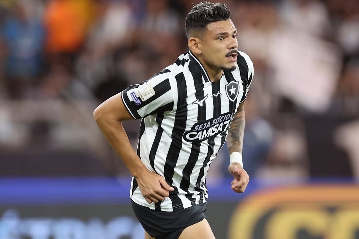 Tiquinho marca no início, Botafogo vence a Chapecoense e se afasta do Z4