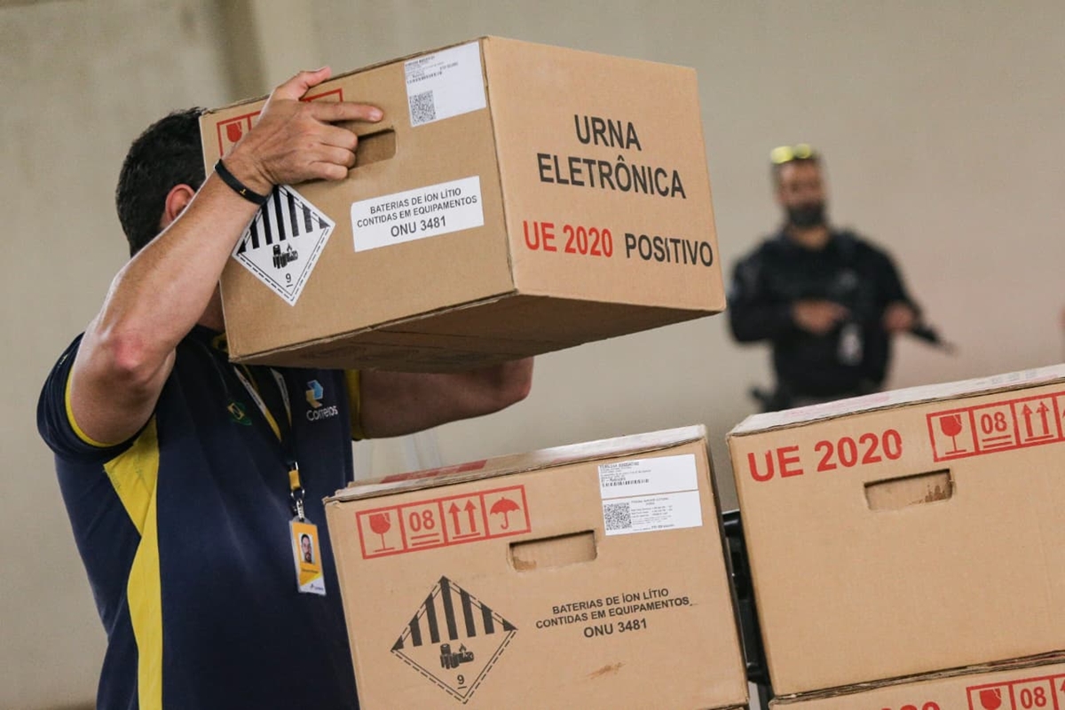 TRE começa distribuição de urnas para o 2º turno das eleições no DF