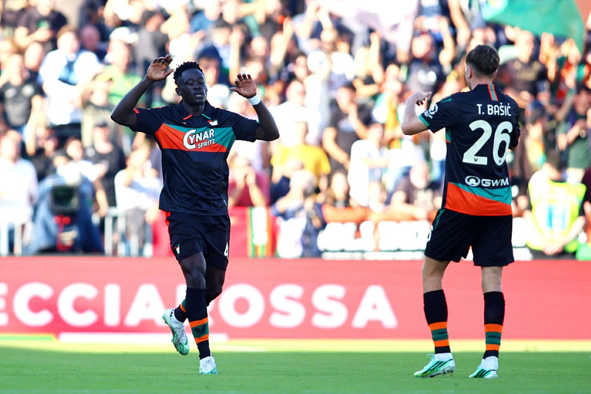 Venezia bate o Napoli e conquista a primeira vitória no Campeonato Italiano