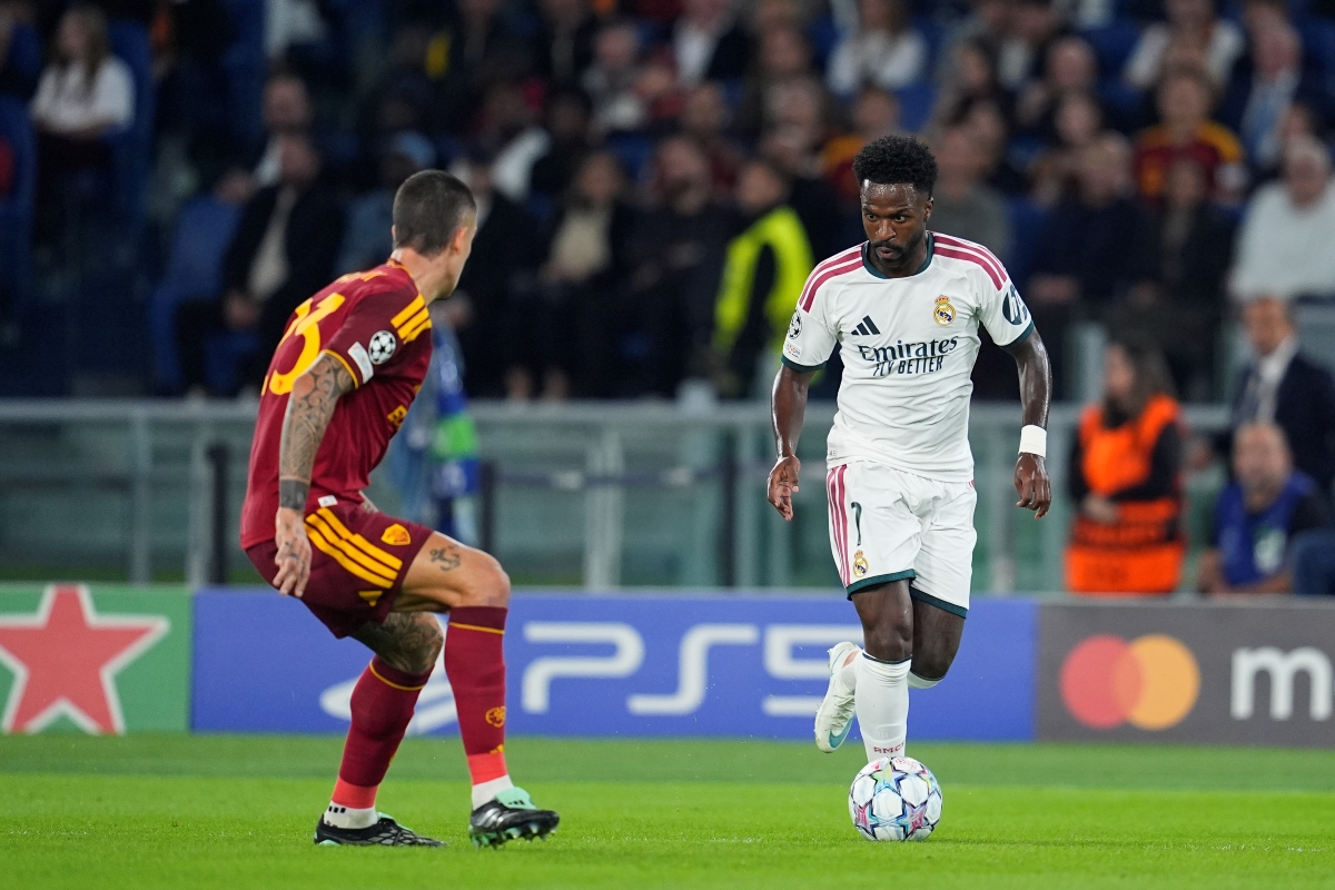 Champions: Vini Jr. é criticado nas redes sociais após erro em gol da Roma