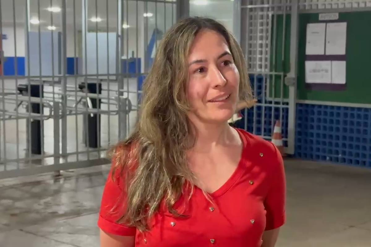 TRE diz que urnas foram fechadas, mas eleitora conseguiu votar após as 17h