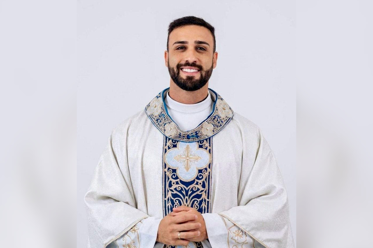 “Padre galã”: saiba quem é o sacerdote que viralizou pela aparência em MG