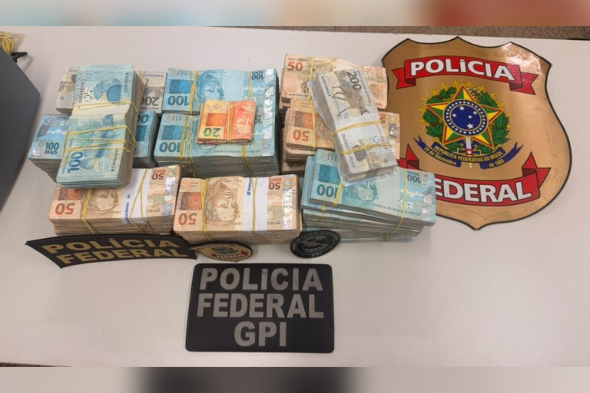 Pilhas de dinheiro: homem é preso pela PF após ser flagrado com R$ 830 mil