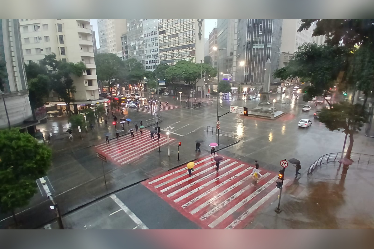 chuva Praça Sete em BH
