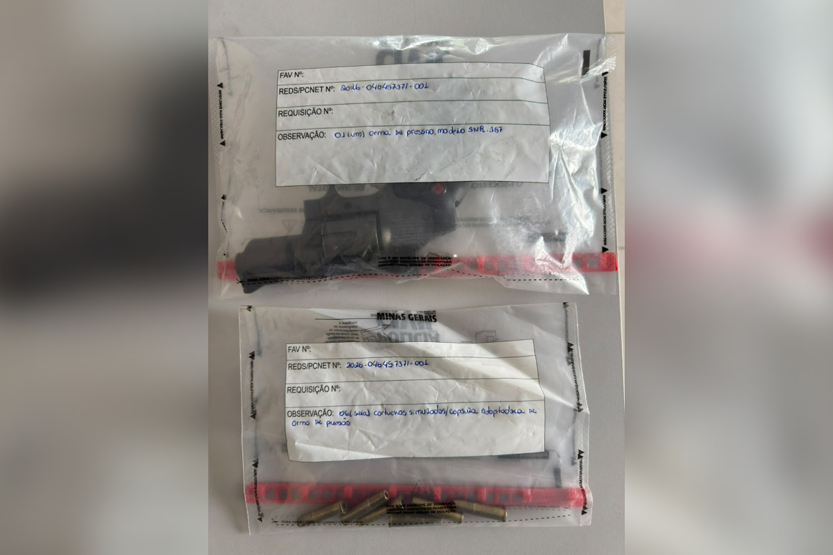 MG: homem é preso após acorrentar-se em banco para negociar dívida