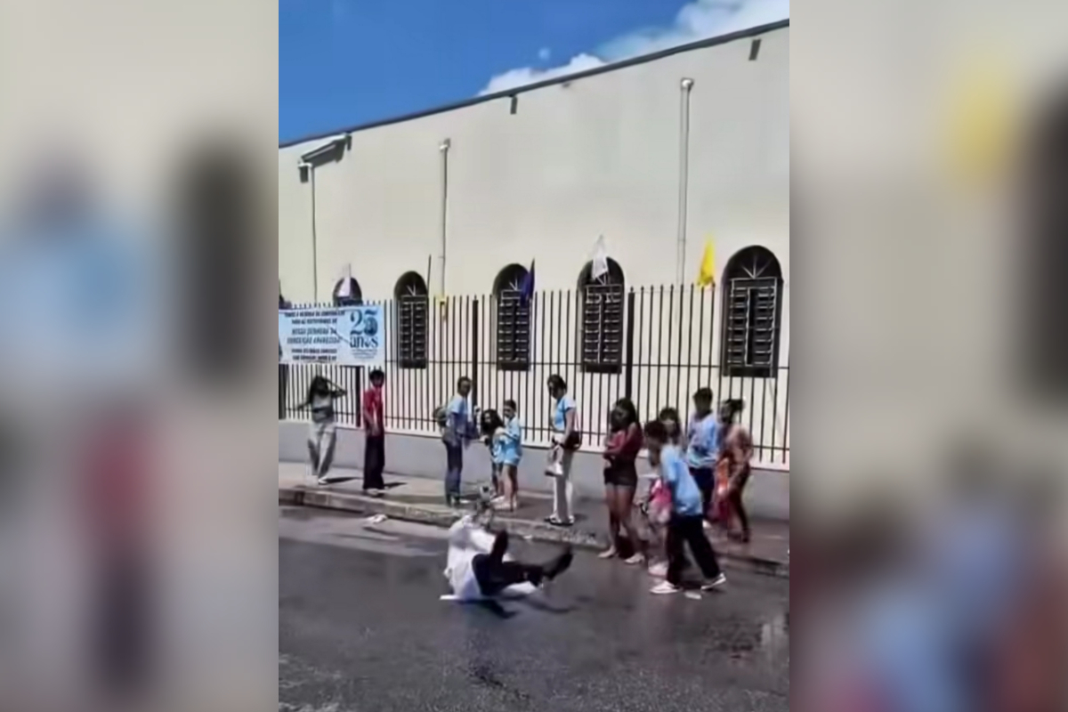 Padre cai de viatura da Guarda Municipal de BH após tentar dar bênção