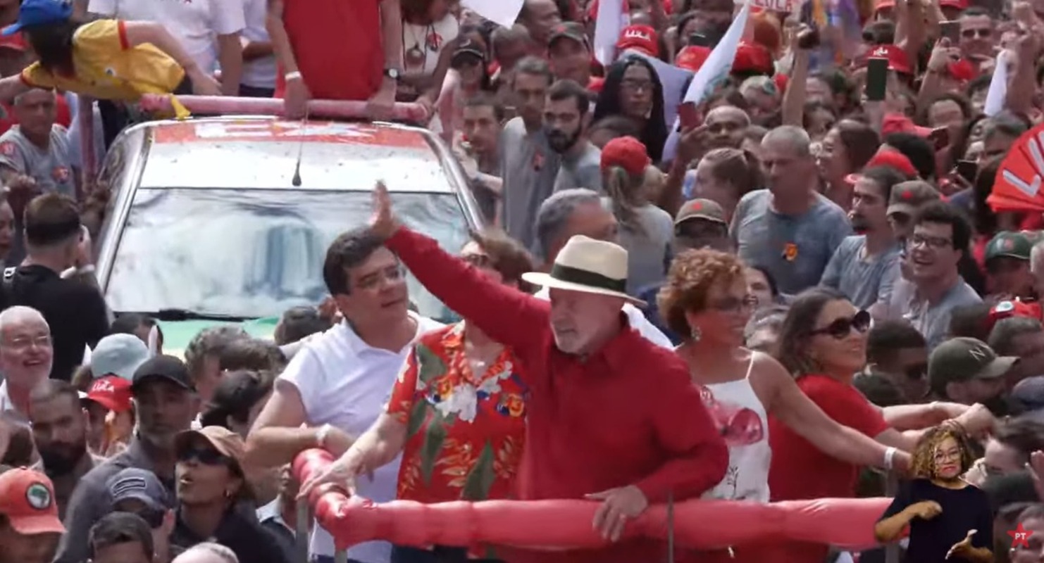 "Nessa cidade não sabemos o que é derrota", diz Lula em Juiz de Fora