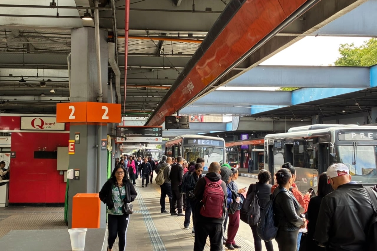 Greve de ônibus pegou passageiros de surpresa na zona sul de São Paulo