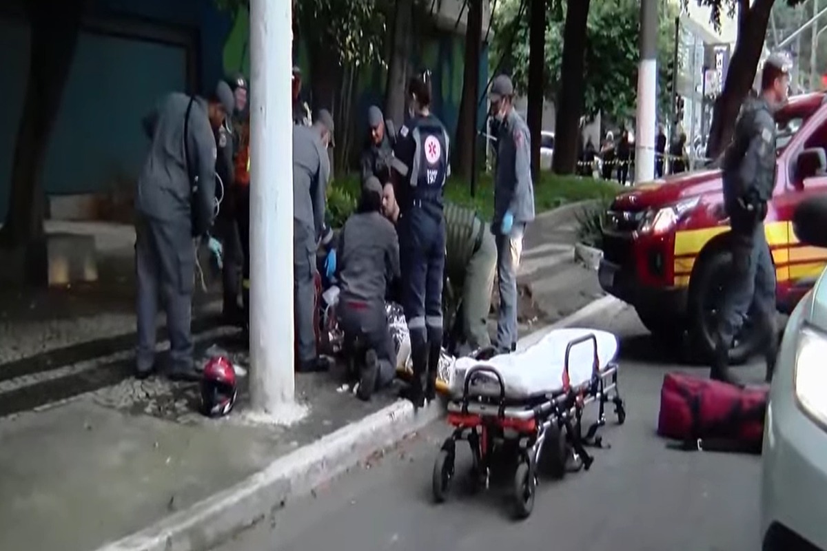 Vítima é baleada na cabeça em assalto na frente de shopping na zona oeste