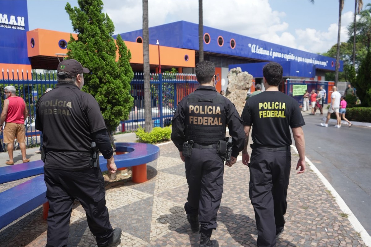 Homem interfere no voto da mãe, tenta agredir mesário e é preso pela PF