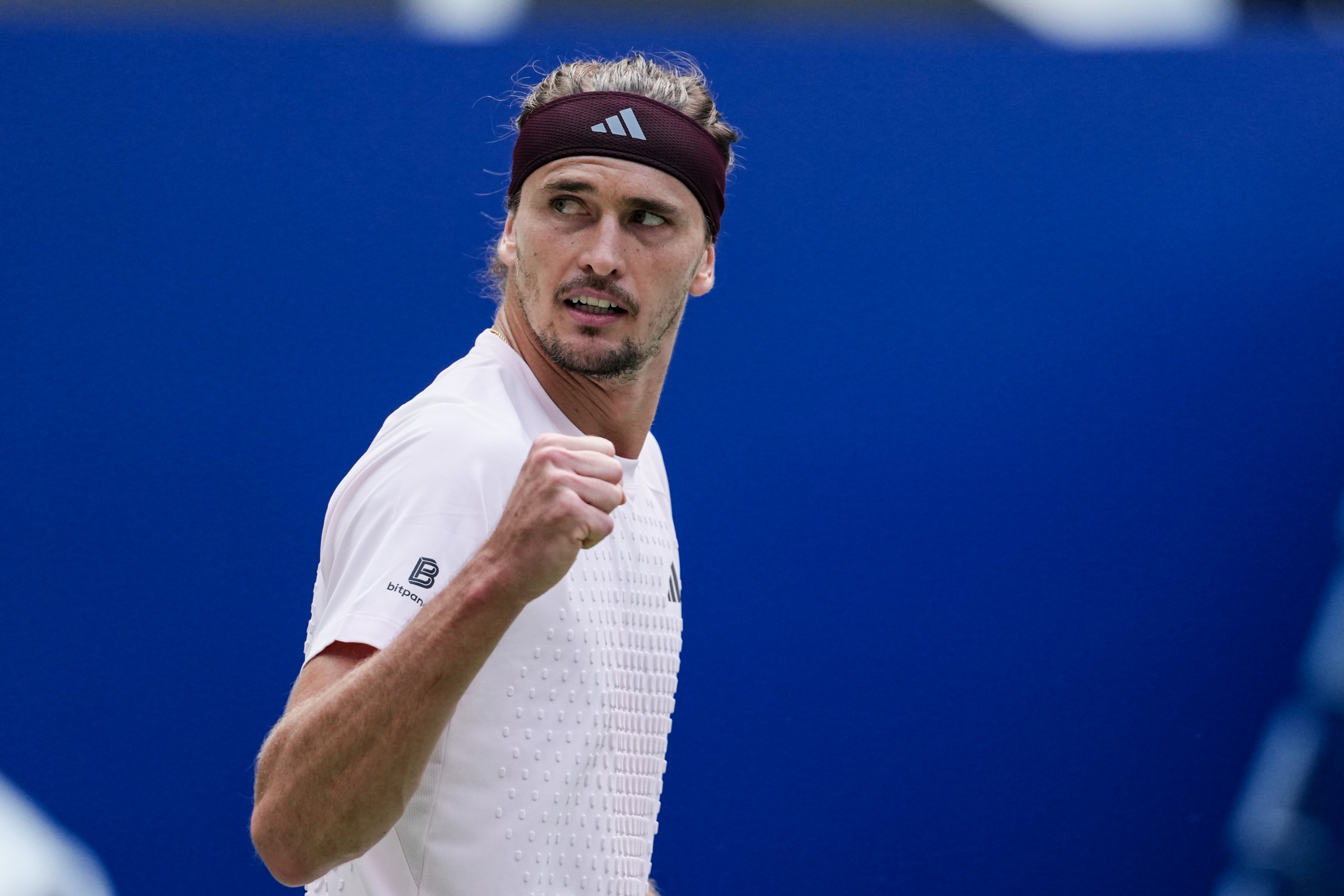 Derrota de Alcaraz garante Zverev como número 1 do ranking mundial em 2026