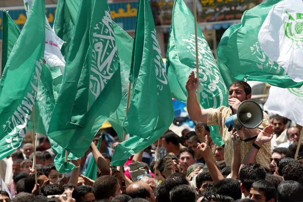 Imagem colorida mostra apoiadores do Hamas - Metrópoles