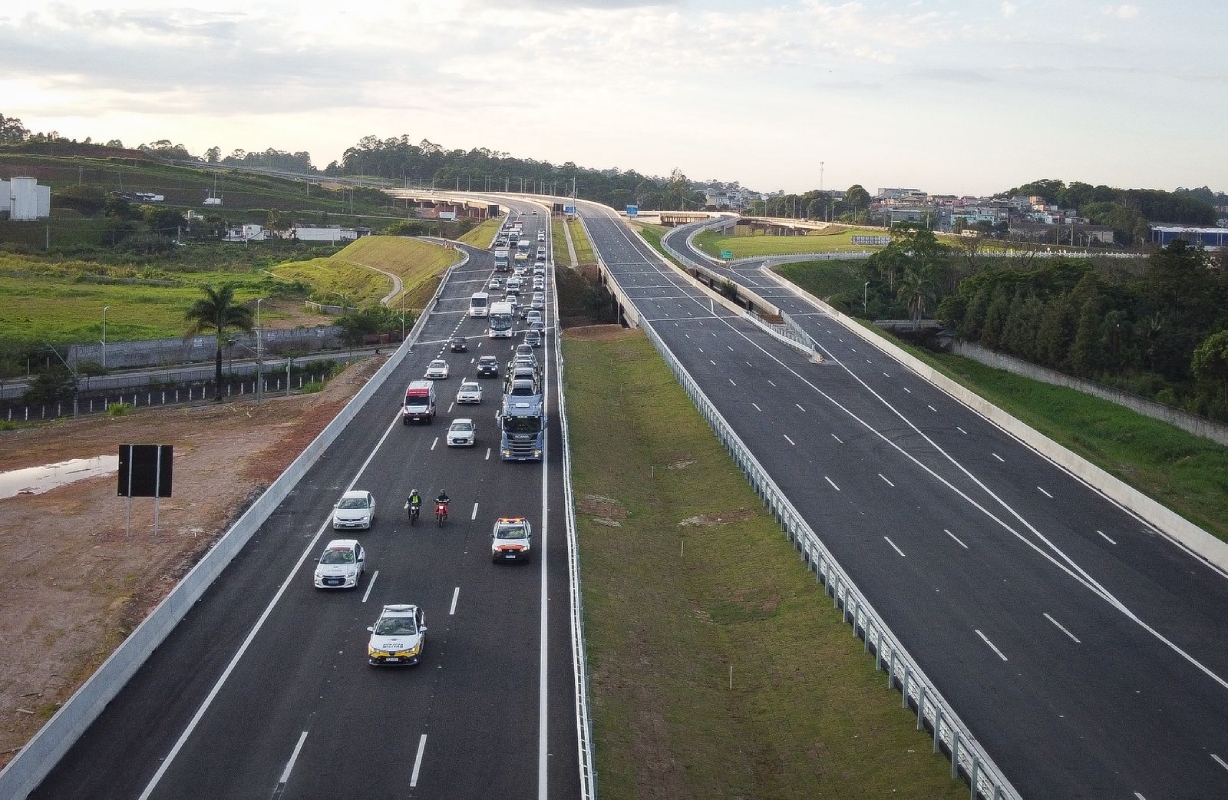 Foto colorida da pista Rodoanel Norte SP - Metrópoles