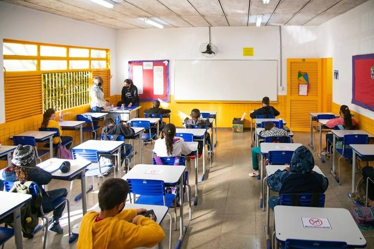 Educação diz que tomará providências sobre concurso após decisão do TRE-DF