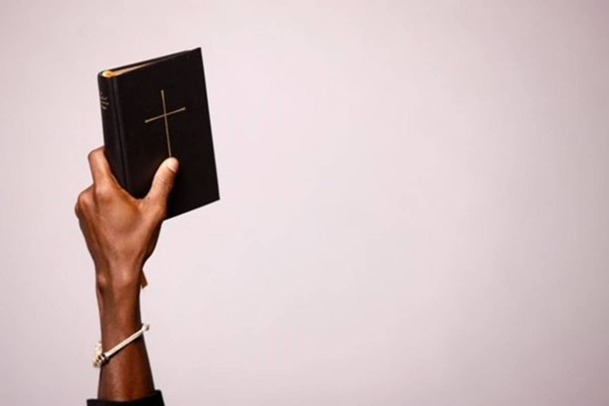 Pastor demitido após apresentar 88 atestados alegou intolerância religiosa