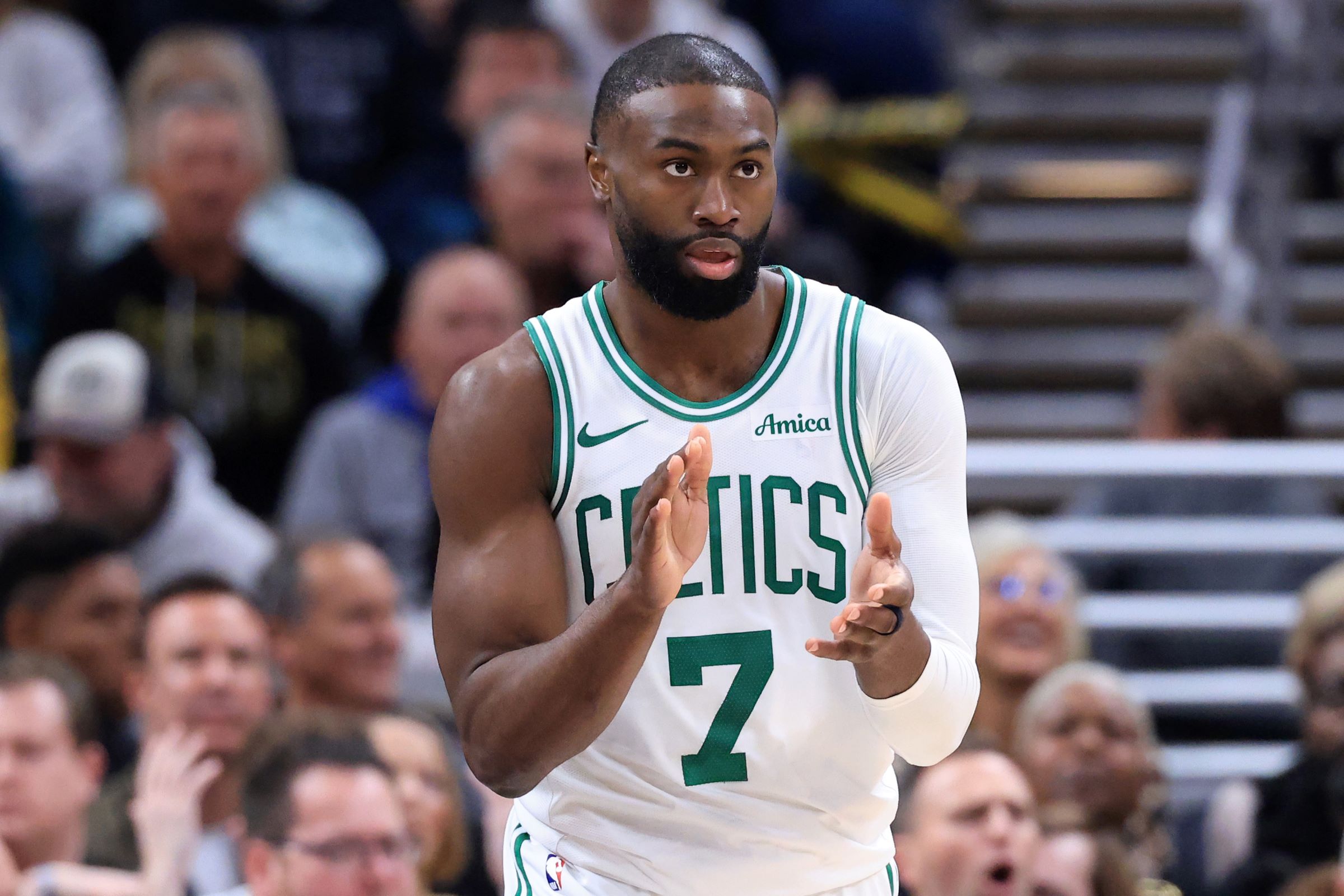 Brown se despede do Boston Celtics após troca para o Sixers